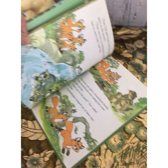 1984 Walt Disney’s Book “A Narrow Escape” Hardback Children’s Book - Picture 5 of 11